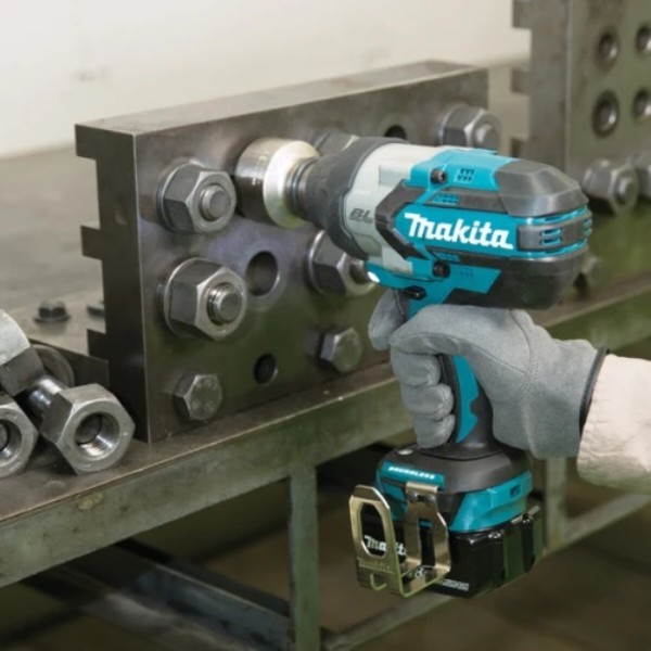 Фото - Гайковерт аккумуляторный Makita DTW1001Z